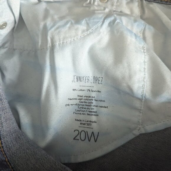 Women's Jennifer Lopez Size 20W Boot Leg Jeans with Rhinestone Button Stretch - Picture 3 of 6